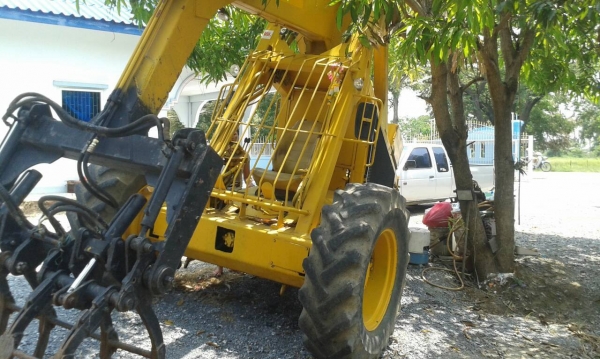 ขายรถคีบอ้อยเบลไทยทำเครื่องด้อย 4สูบ สภาพสวยพร้อมใช้ ราคาต่อรองได้ ติดต่อได้ที่คุณ อ๊อฟ พิจิตร 086-737-9991