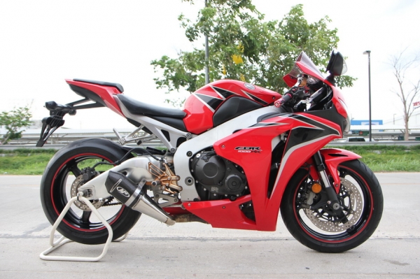 ขาย HONDA CBR1000RR ปี2011 สเป็คอเมกา ทะเบียนแท้ๆๆ พร้อมโอนทั่วประเทศ