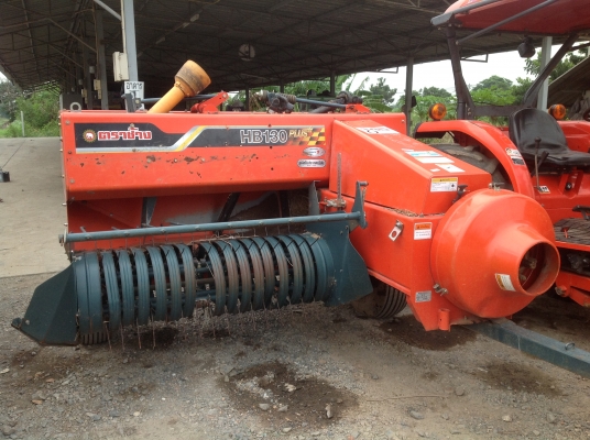 ขายเครื่องอัดฟางมือสอง ของ KUBOTA HB130 PLUS