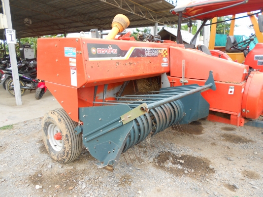 ขายเครื่องอัดฟางมือสอง ของ KUBOTA HB130 PLUS