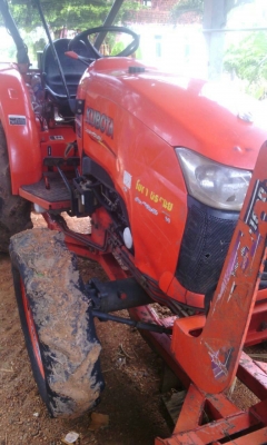 ขายรถไถคูโบต้าL36 พร้อมอุปกรณ์ครบ  โรตารี่ ผานหลัง ใบดันหน้า ทำงาน9&times;&times; ชม. เครื่องดี สภาพร้อมใช้งาน เล่มทะเบียนพร้อม
