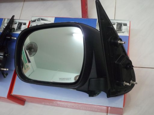 กระจกมองข้างรถตู้คอมมิวเตอร์