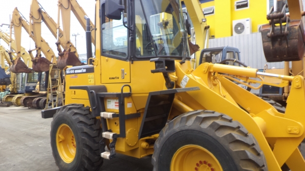 WA100-3-52013KOMATSUตอนนี้รถจอดที่(CSนวนคร)ครับ