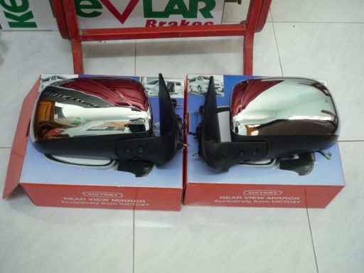 กระจกมองข้างรถตู้คอมมิวเตอร์