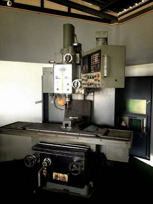 ขายเครื่อง NC MILLING SHIZUOKA FANUC 11M สภาพดี แผงคอนโทรลสวยมาก หัว NT40 ถอดทูลแบบกดปุ่ม เปลี่ยนทูลง่ายมาก SPEED 3,600 RPM. ระยะวิ่งกัดงาน X,Y = 800X400 mm. ลิ้งโปรแกรม RS232 ได้ ใช้งานได้ดีปกติ ขายถูก ๆ ติดต่อ เล็ก 086-3237681