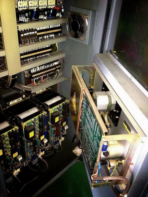 ขายเครื่อง NC MILLING SHIZUOKA FANUC 11M สภาพดี แผงคอนโทรลสวยมาก หัว NT40 ถอดทูลแบบกดปุ่ม เปลี่ยนทูลง่ายมาก SPEED 3,600 RPM. ระยะวิ่งกัดงาน X,Y = 800X400 mm. ลิ้งโปรแกรม RS232 ได้ ใช้งานได้ดีปกติ ขายถูก ๆ ติดต่อ เล็ก 086-3237681