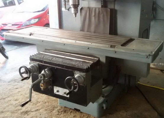 ขายเครื่อง NC MILLING SHIZUOKA FANUC 11M สภาพดี แผงคอนโทรลสวยมาก หัว NT40 ถอดทูลแบบกดปุ่ม เปลี่ยนทูลง่ายมาก SPEED 3,600 RPM. ระยะวิ่งกัดงาน X,Y = 800X400 mm. ลิ้งโปรแกรม RS232 ได้ ใช้งานได้ดีปกติ ขายถูก ๆ ติดต่อ เล็ก 086-3237681