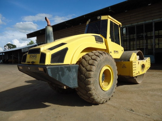 ขายรถบดสั่นสะเทือน BOMAG รุ่นSW-226 DH-4 ขนาด 26 ตัน สภาพพร้อมใช้งานทันที มีเอกสารจดทะเบียน
