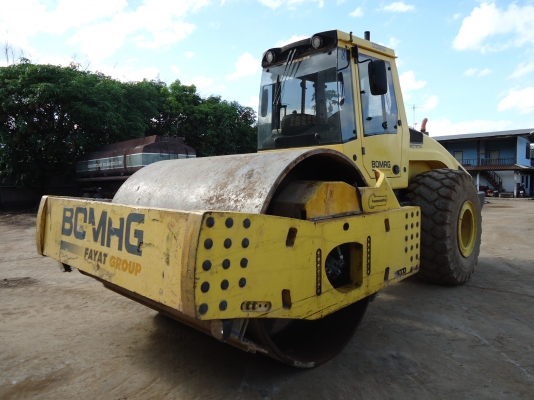 ขายรถบดสั่นสะเทือน BOMAG รุ่นSW-226 DH-4 ขนาด 26 ตัน สภาพพร้อมใช้งานทันที มีเอกสารจดทะเบียน