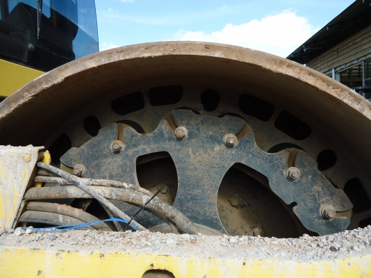 ขายรถบดสั่นสะเทือน BOMAG รุ่นSW-226 DH-4 ขนาด 26 ตัน สภาพพร้อมใช้งานทันที มีเอกสารจดทะเบียน