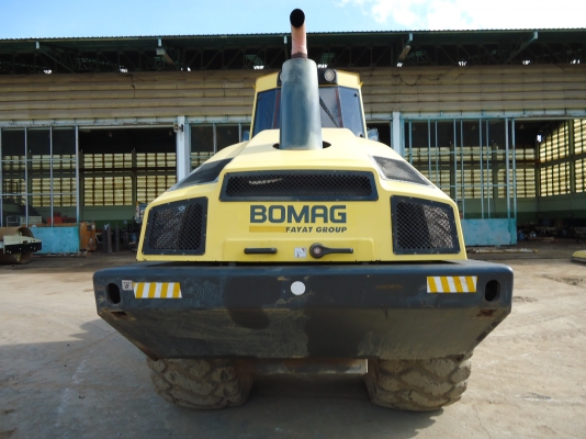 ขายรถบดสั่นสะเทือน BOMAG รุ่นSW-226 DH-4 ขนาด 26 ตัน สภาพพร้อมใช้งานทันที มีเอกสารจดทะเบียน