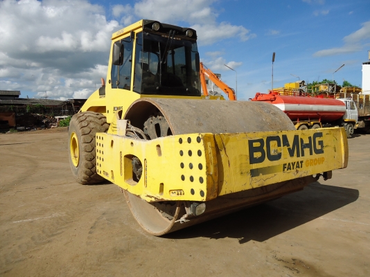 ขายรถบดสั่นสะเทือน BOMAG รุ่นSW-226 DH-4 ขนาด 26 ตัน สภาพพร้อมใช้งานทันที มีเอกสารจดทะเบียน