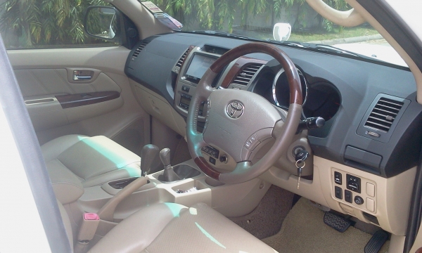 ขาย ฟอร์จูนเนอร์ เกียร์ AT 4*4 ตัวท๊อป TRD มือเดียว รถสวยมากเข้ามาดูเลยคับ ขาย ฟอร์จูนเนอร์ เกียร์ AT 4*4 ตัวท๊อป TRD มือเดียว รถสวยมากเข้ามาดูเลยคับ