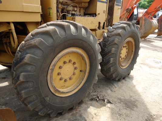 ขายรถเกรด CATERPILLAR 140G S/N 72V02XXX  สภาพพร้อมใช้งาน