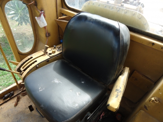 ขายรถเกรด CATERPILLAR 140G S/N 72V02XXX  สภาพพร้อมใช้งาน