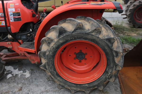 KUBOTA L3608 พร้อมใบมีดติดตัวรถ พร้อมผาน 4 ตราช้างมือสองเอาไปเลย