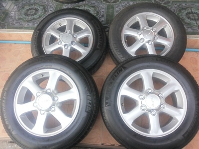 ขายล้อแม็กISUZU GOLD series 16 พร้อมยาง 4 ล้อ