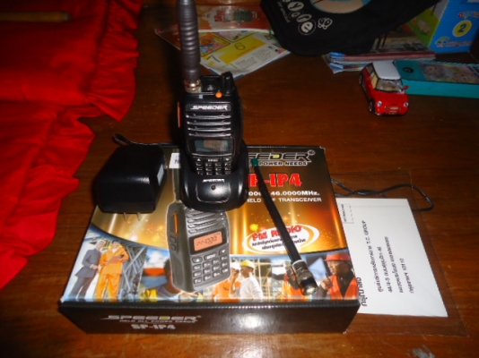 ขายวิทยุมือถือ SPEEDER รุ่น SPB-IP4 มีปท ยังไม่ได้จด ครบชุด ลดราคา 1,300.- บาท EMS แทบไม่ได้ใช้ครับ ตัวเครื่องยังใหม่ครับ  ,มีใบเสร็จจากทางร้านให้ด้วยครับ