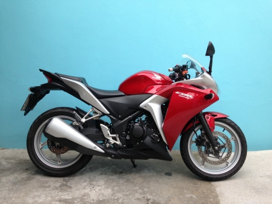 Honda CBR250i ปี 2554 ราคา 64,000 บาท Honda CBR250i ปี 2554 ราคา 64,000 บาท