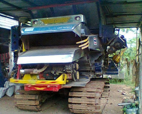 ***ขายแล้วครับขอบคุณ Truck2hand ขายรถเกี่ยวข้าวแบบอุ้ม ไทยเส็งยนต์ "เดี่ยวทรนง"ปี48 วางเครื่อง HINO JO8C Bo 250HP อุ้ม2.5ตัน ตัวเดิน12HT ปั้มไดกิ้น23 เครื่องแน่น แห้ง แรงดี ช่วงล่าง60\% แทร็ก โซ่ โรลเลอร์ ระบบครบ ช่วงล่างต้องเก็บครับ บอดี้ยังสวย