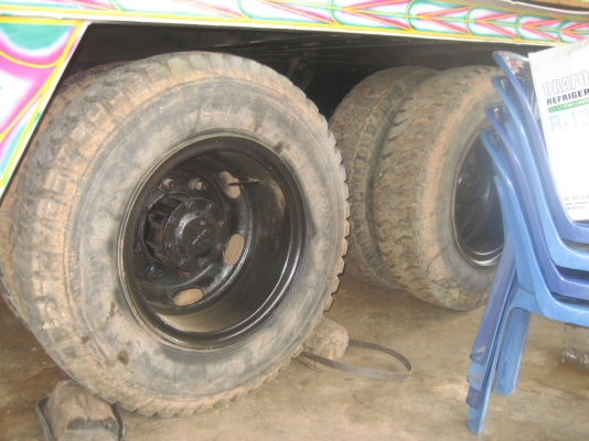 2 เพลา  195 แรง   ราคา  750.000  บาท