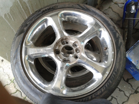 แม็กขอบ 17 นิ้วพร้อมยาง 7500 บาท 5 รูกับ 4 รู