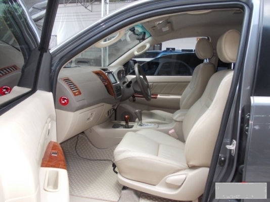 ขายรถสวยๆพร้อมใช้งาน 2007TOYOTA, FORTUNER 2.7V เบนซิน 4WD Top โฉม ปี05-08 สีเทาดำ เกียร์ออโต้ ทะเบียน ภูเก็ต