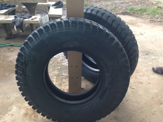 ขายยางบีสโตนยางใหม่ใช้ได้วันเดียวขายสองเส้น9000ยางพันขอบ20สภาพสวย