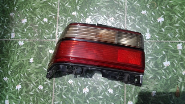 ขายไฟท้าย 3ห่วง มีข้างเดียว ข้างซ้าย สภาพดีไม่แตกร้าว