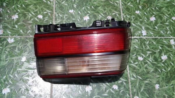 ขายไฟท้าย 3ห่วง มีข้างเดียว ข้างซ้าย สภาพดีไม่แตกร้าว