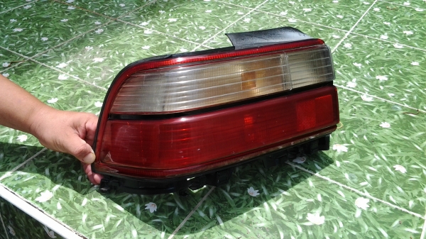 ขายไฟท้าย 3ห่วง มีข้างเดียว ข้างซ้าย สภาพดีไม่แตกร้าว