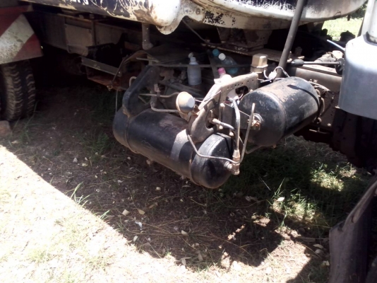 ขายรถ10ล้อบรรทุกน้ำมัน 15,000ลิตร 195แรงม้า ราคา680000 ขายรถ10ล้อบรรทุกน้ำมัน 15,000ลิตร 195แรงม้า ราคา680000