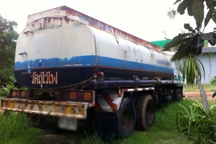 ขายรถ10ล้อบรรทุกน้ำมัน 15,000ลิตร 195แรงม้า ราคา680000 ขายรถ10ล้อบรรทุกน้ำมัน 15,000ลิตร 195แรงม้า ราคา680000