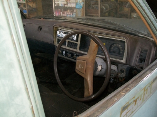 ขายรถกระบะ ISUZU KB 2200 ราคา 49500 บาท สภาพดีพร้อมใช้งาน ทะเบียนโอนได้ โทร 087-9910685 มังบริการ