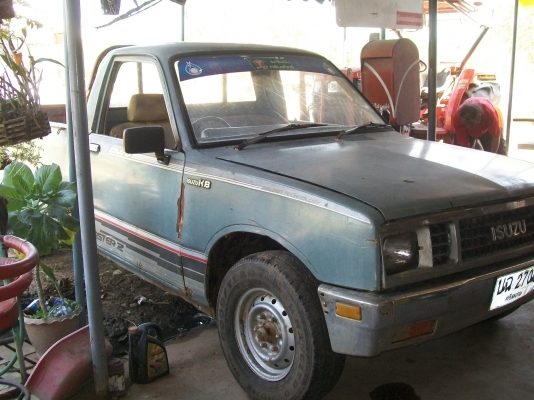 ขายรถกระบะ ISUZU KB 2200 ราคา 49500 บาท สภาพดีพร้อมใช้งาน ทะเบียนโอนได้ โทร 087-9910685 มังบริการ