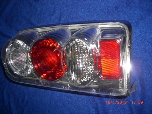 ไฟท้ายรถตู้ TOYOTA หัวจรวด ของใหม่ ขายถูกซื้อมาไม่ได้ใช้ ขายรถไปแล้ว