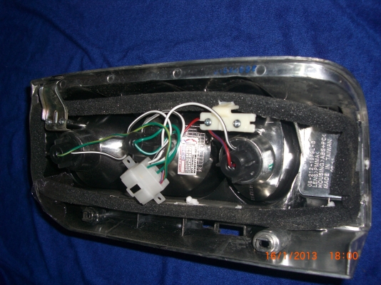 ไฟท้ายรถตู้ TOYOTA หัวจรวด ของใหม่ ขายถูกซื้อมาไม่ได้ใช้ ขายรถไปแล้ว