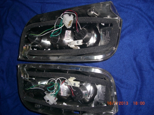 ไฟท้ายรถตู้ TOYOTA หัวจรวด ของใหม่ ขายถูกซื้อมาไม่ได้ใช้ ขายรถไปแล้ว