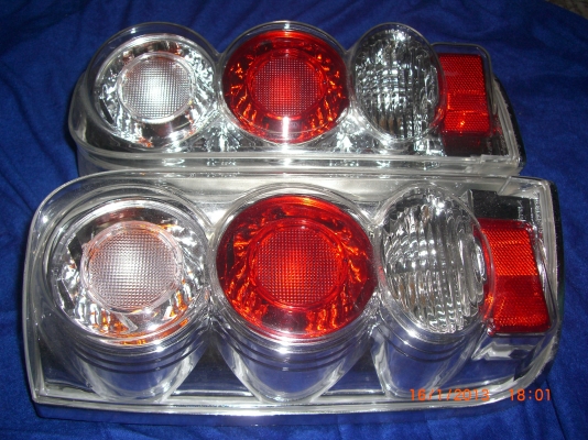 ไฟท้ายรถตู้ TOYOTA หัวจรวด ของใหม่ ขายถูกซื้อมาไม่ได้ใช้ ขายรถไปแล้ว