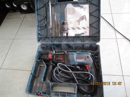 สว่าน Bosch GHB 2-26 DFR มีมาขาย2ตัวยกกล่องอุปกรณ์ครบ ใหม่ๆถูกๆครับ