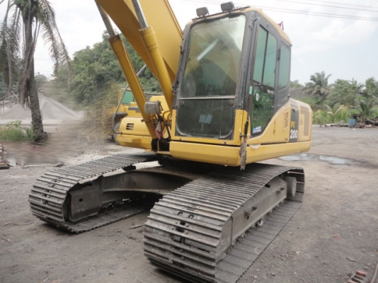 KOMATSU PC200-7 สภาพสวยสมบูรณ์แบบใช้งานได้ทันที