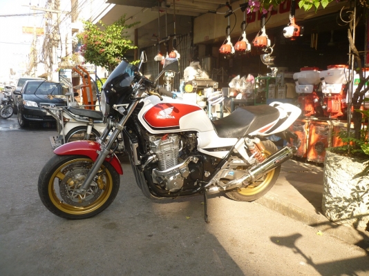 ขาย  CB 1300  2002   เครื่องขาว   invแท้   สรรพสามิตแท้  สภาพสวยมาก