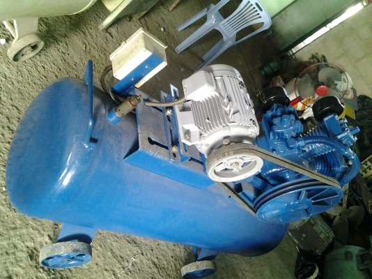 ปั๊มลม puma 5 แรง มือ2 สภาพ เนี๊ยบมากๆ ขนาดความจุถัง 280 ลิตร ทำลมได้สูงสุด 14 บาร์ ไฟ 3 เฟส รับประกัน6เดือน สินค้าอยู่พุทธมลฑลสาย4 สนใจติดต่อ 081-5266979