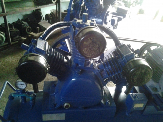 ปั๊มลม puma 5 แรง มือ2 สภาพ เนี๊ยบมากๆ ขนาดความจุถัง 280 ลิตร ทำลมได้สูงสุด 14 บาร์ ไฟ 3 เฟส รับประกัน6เดือน สินค้าอยู่พุทธมลฑลสาย4 สนใจติดต่อ 081-5266979