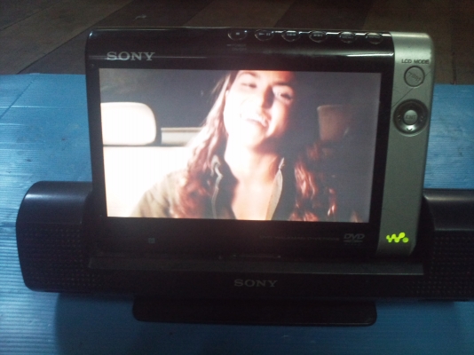 ขายเครื่องเล่นdvd sony ใช้พกพาหรือใช้ในรถก็ได้