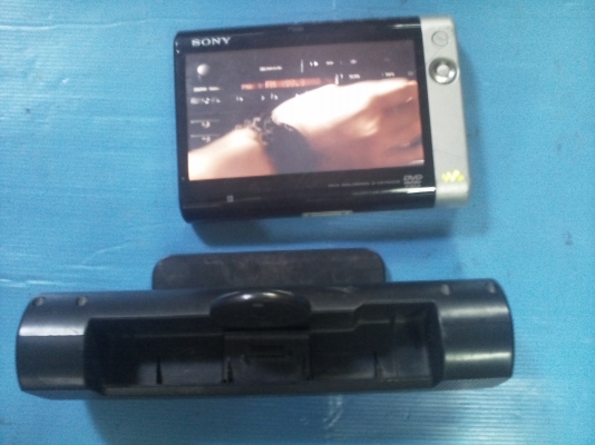 ขายเครื่องเล่นdvd sony ใช้พกพาหรือใช้ในรถก็ได้