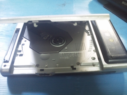 ขายเครื่องเล่นdvd sony ใช้พกพาหรือใช้ในรถก็ได้