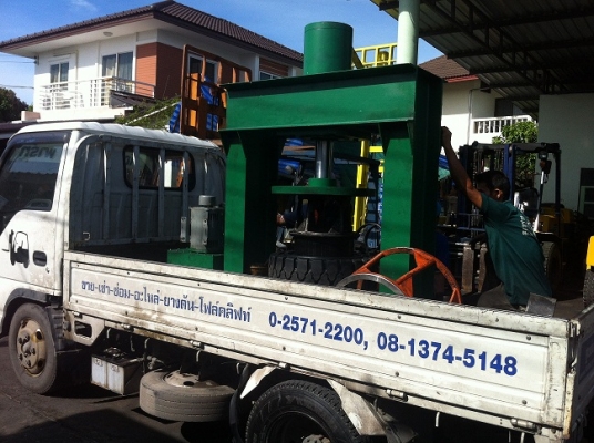 ขาย ยางตัน ยางลม  ยางตันหล่อดอก สำหรับรถฟอล์คลิฟต์ พร้อมบริการถอดเปลี่ยนยางนอกสถานที่