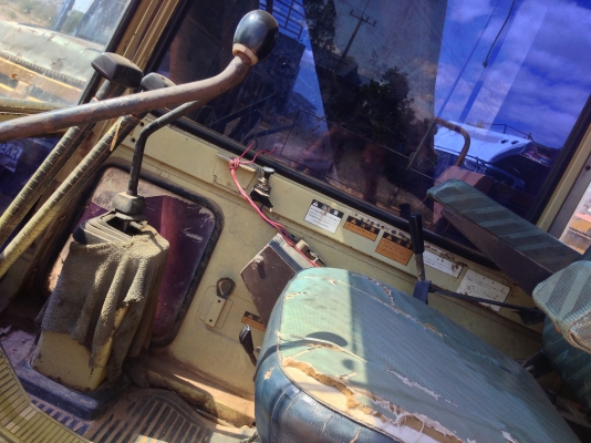 KOMATSU PC 100-3 เอกสารใบอินวอยซ์ครบ รถบอดี้สวยมากๆ ทั้งภายนอกและภายในอุปกรณ์ทุกชิ้นยังมีอยู่ครบ เครื่องแห้งดีไม่มีเยิ้ม ปั๊มเดิมๆ เอวแน่นดี ช่วงล่างโซ่บูทใบแทรกหนาดี พร้อมทำงานได้เลยนะครับ