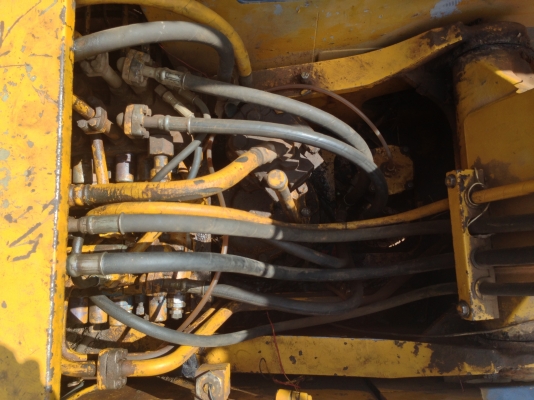 KOMATSU PC 100-3 เอกสารใบอินวอยซ์ครบ รถบอดี้สวยมากๆ ทั้งภายนอกและภายในอุปกรณ์ทุกชิ้นยังมีอยู่ครบ เครื่องแห้งดีไม่มีเยิ้ม ปั๊มเดิมๆ เอวแน่นดี ช่วงล่างโซ่บูทใบแทรกหนาดี พร้อมทำงานได้เลยนะครับ